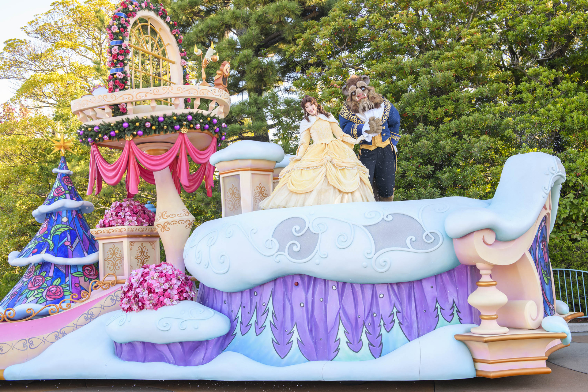 優雅な雰囲気の美女と野獣のフロート