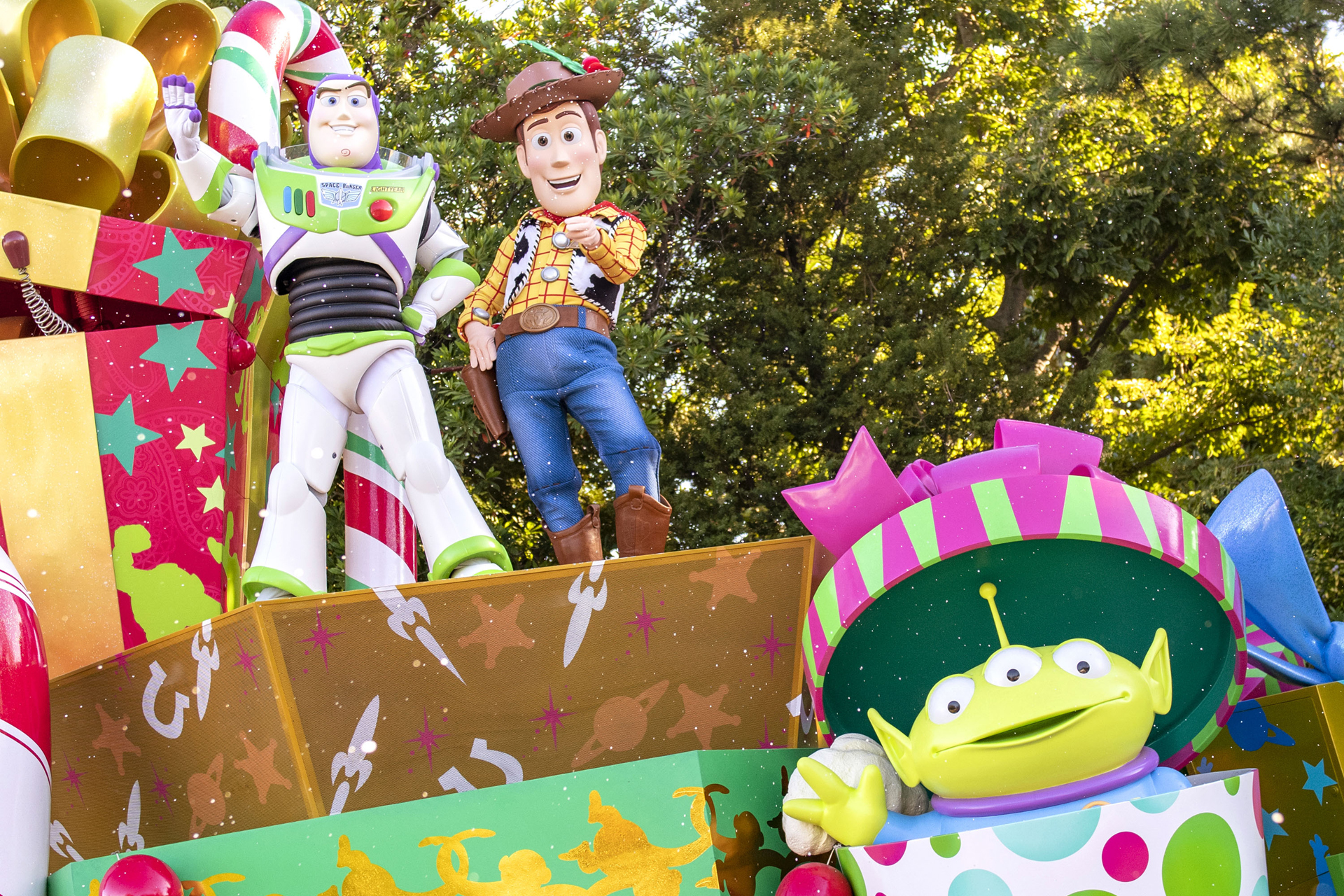 もちろんバズ・ライトイヤーもウッディと一緒に登場！