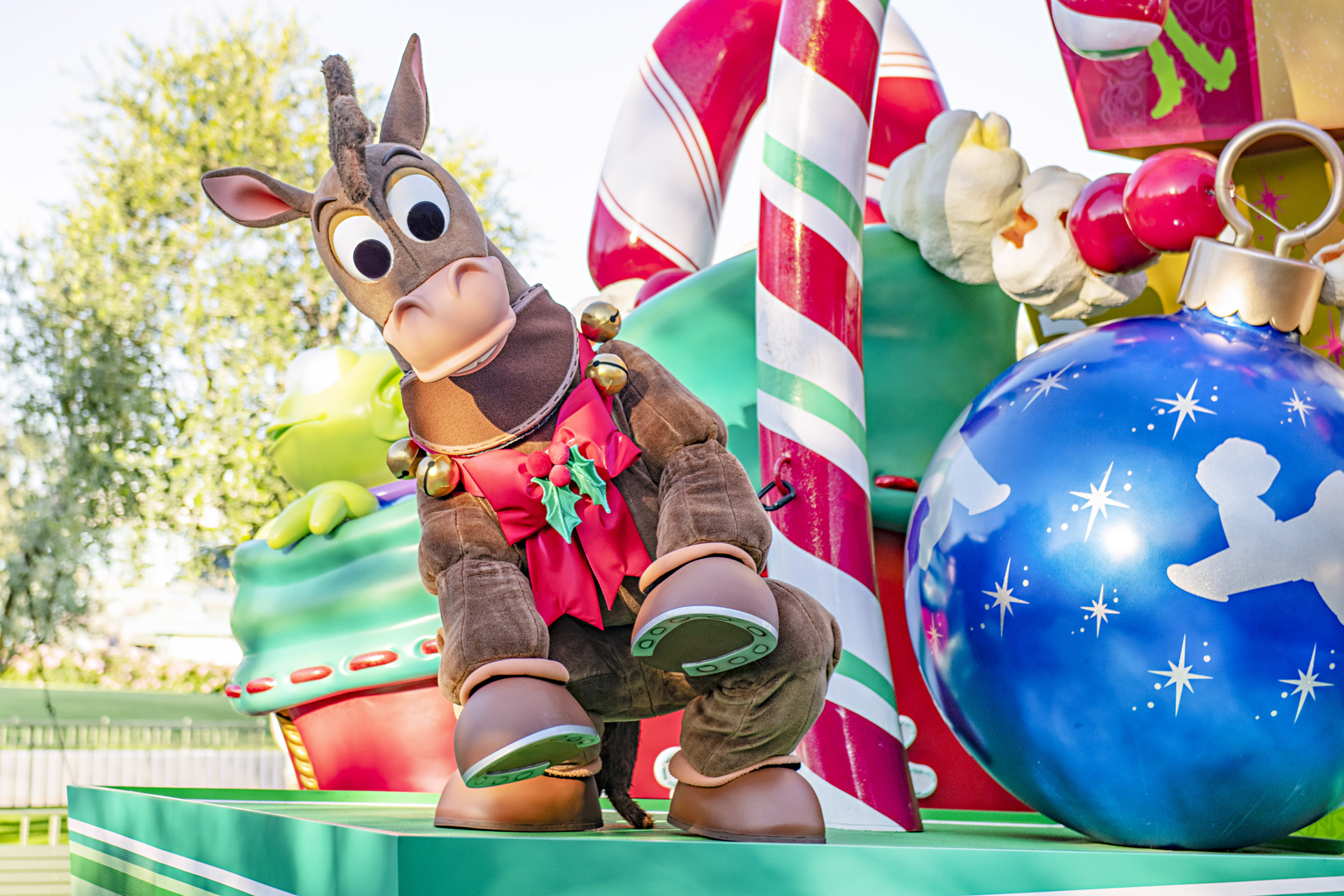 ブルズアイの衣装もクリスマスバージョンに