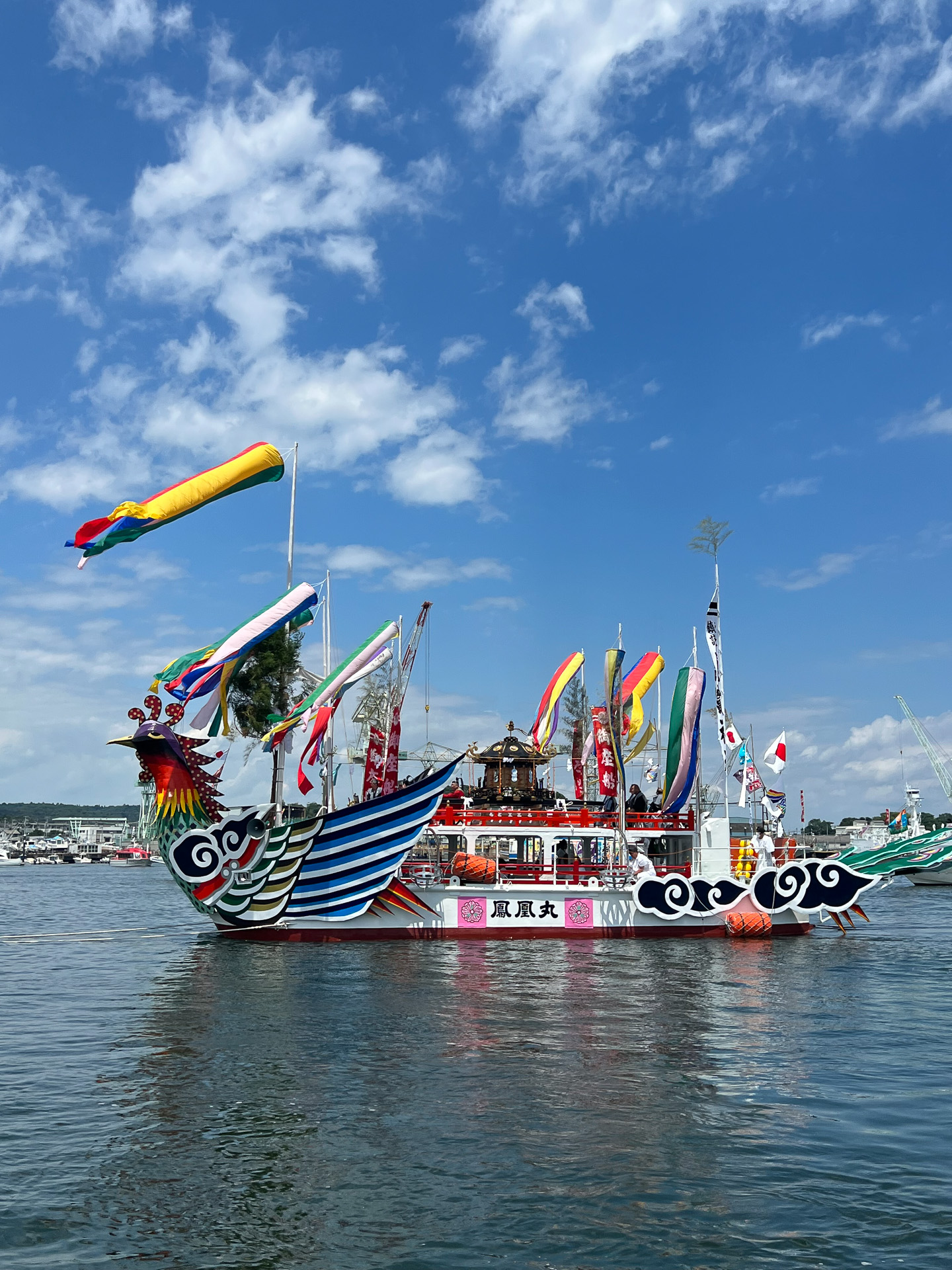 塩竈みなと祭の際に神輿を乗せる御座船（ござぶね）の1つ、「鳳凰丸」です