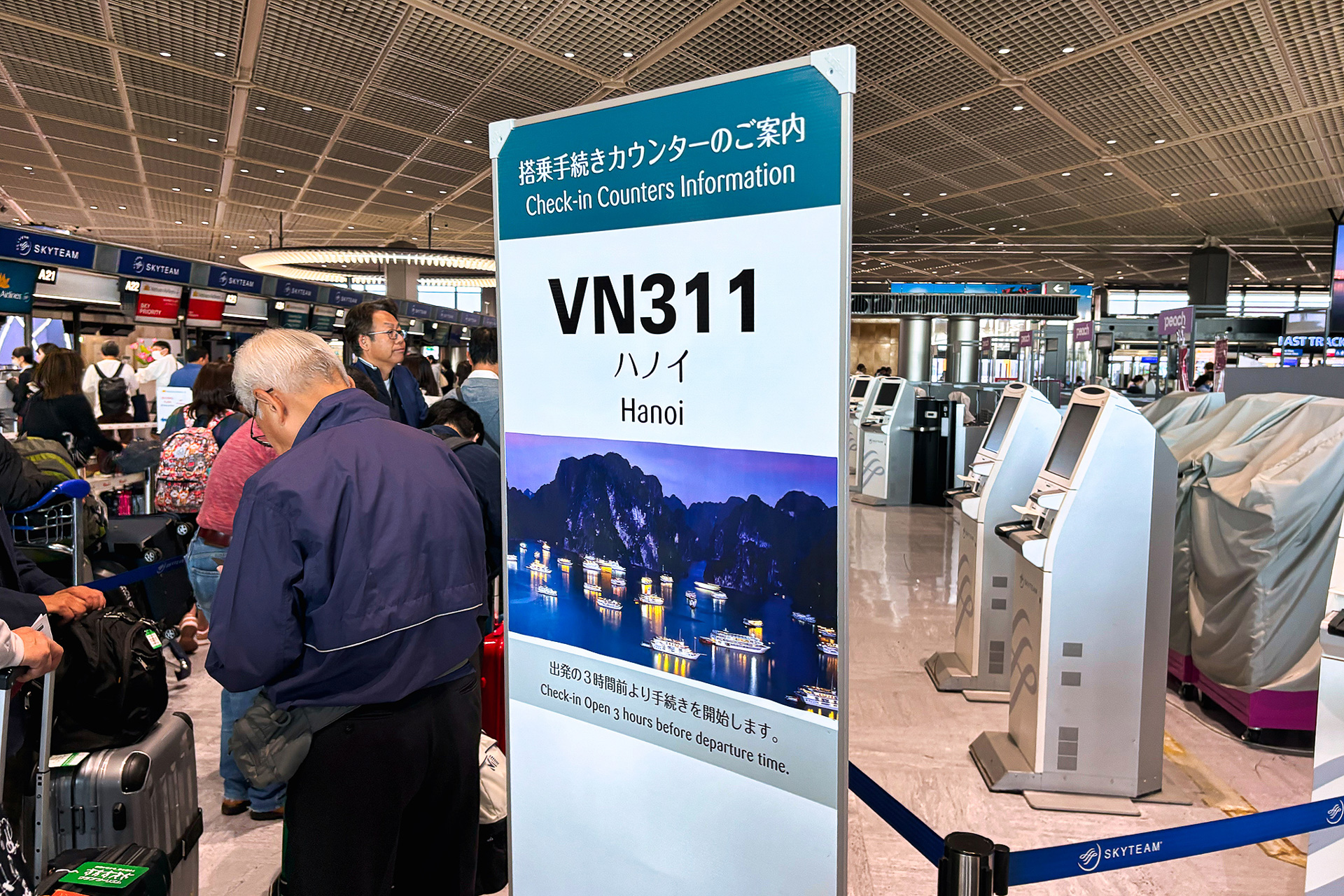 成田空港第1ターミナル北ウイングがベトナム航空のチェンクインカウンター。行き先ごとにカウンターが分かれているのでとてもスムーズ