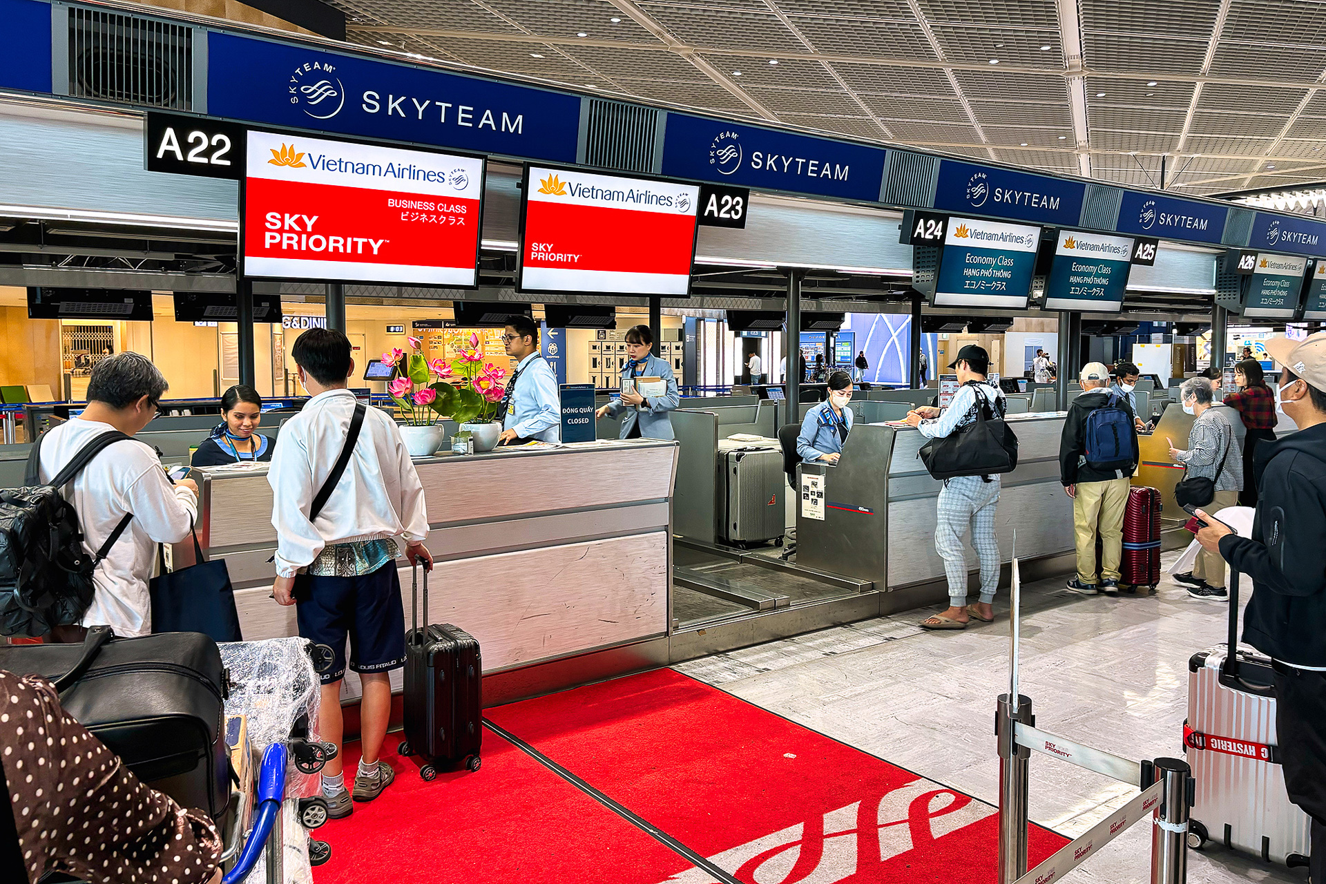成田空港第1ターミナル北ウイングがベトナム航空のチェンクインカウンター。行き先ごとにカウンターが分かれているのでとてもスムーズ