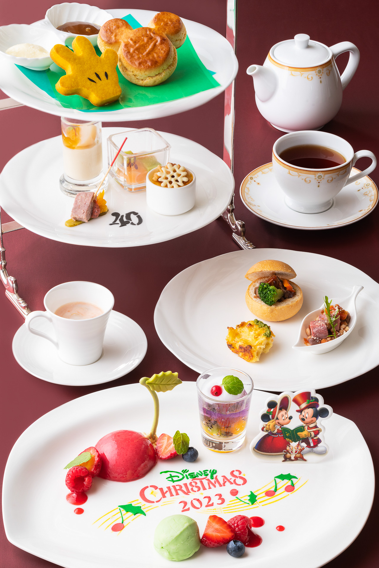 東京ディズニーランドホテル「ドリーマーズラウンジ」の「“ディズニー・クリスマス”アフタヌーンティーセット」（6000円）