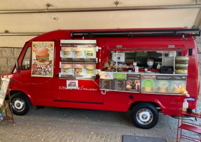 軽飲食が食べられるキッチンカー