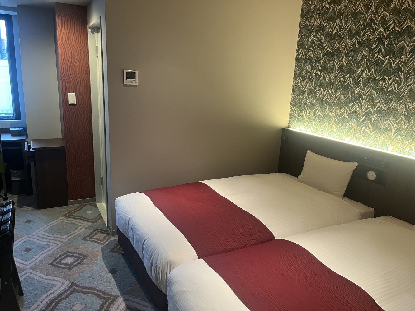 館内はシンプルで落ち着いた雰囲気