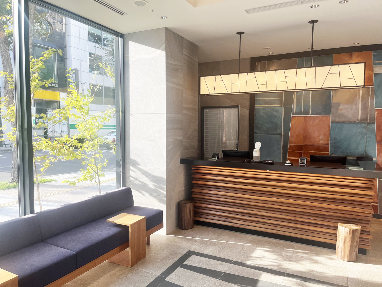 館内はシンプルで落ち着いた雰囲気