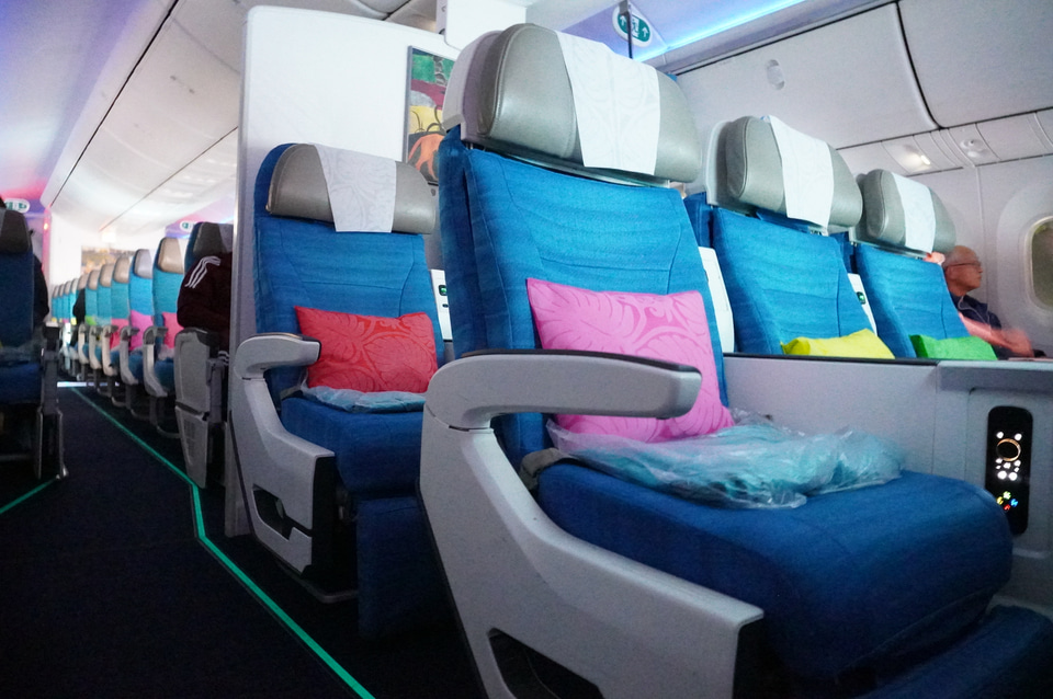 日本航空JAL ビジネスクラス　ブランケット　ピロー　スリッパ　ポーチ　スプーン 日本航空JAL ビジネスクラスブランケットピロースリッパポーチ