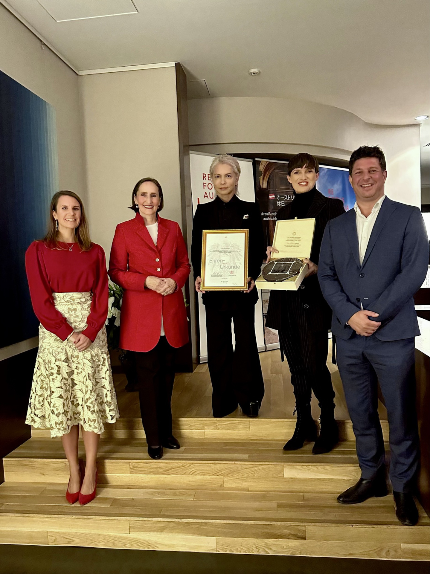 11月13日、就任式を駐日オーストリア大使館で実施した