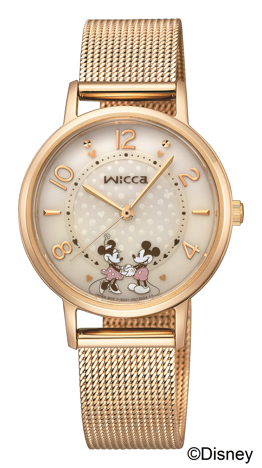 文字盤にはミッキーアイコンやハートが散りばめられている