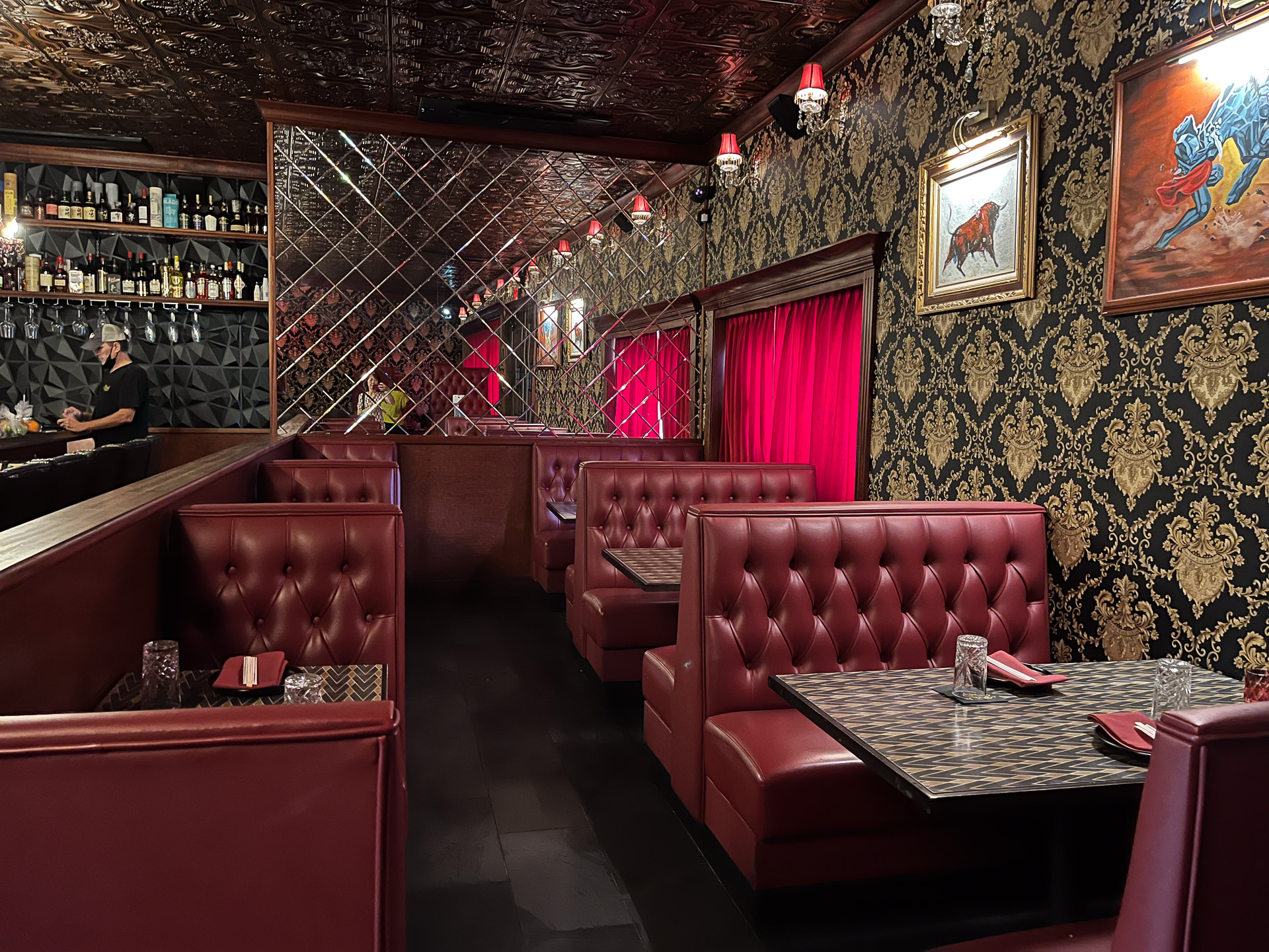 カパフル通りにある超隠れ家で店内は別世界が広がっている