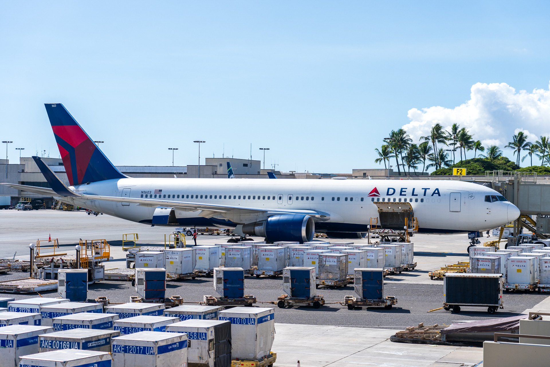 10月29日に待望の羽田～ホノルル線を就航したデルタ航空。こちらはダニエル・K・イノウエ国際空港での1枚