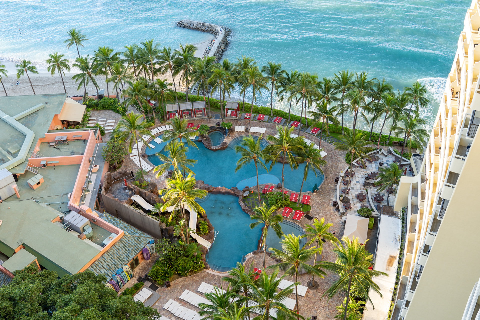 ウォータースライダーなどがあるスーパープール「ヘルモア・プレイグラウンド」