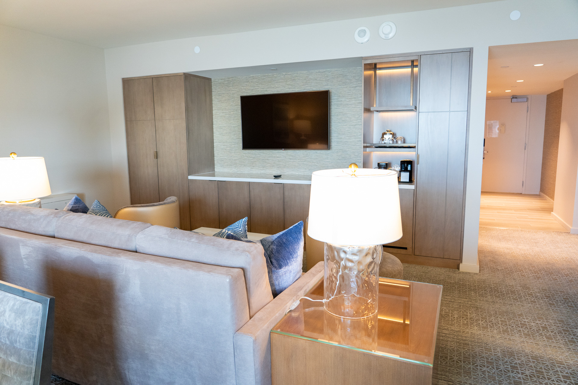 リビングルーム側のラナイから眼下に見えるのは大人も子供も楽しめるヘルモア・プレイグラウンド