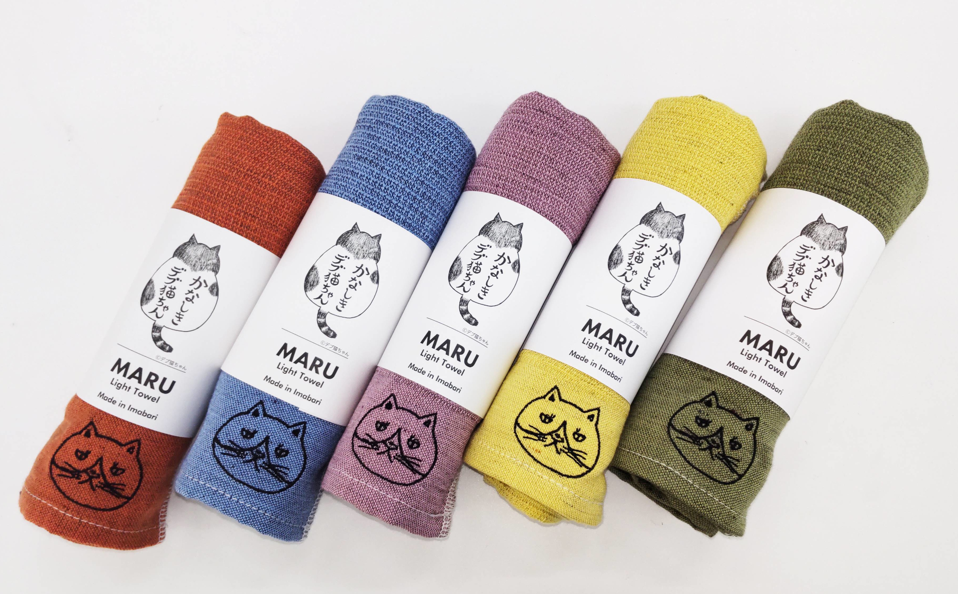 「MARU Light Towel」のサイズは33×100cmで、オレンジ・ブルー・ピンク・レモン・グリーンの5色展開