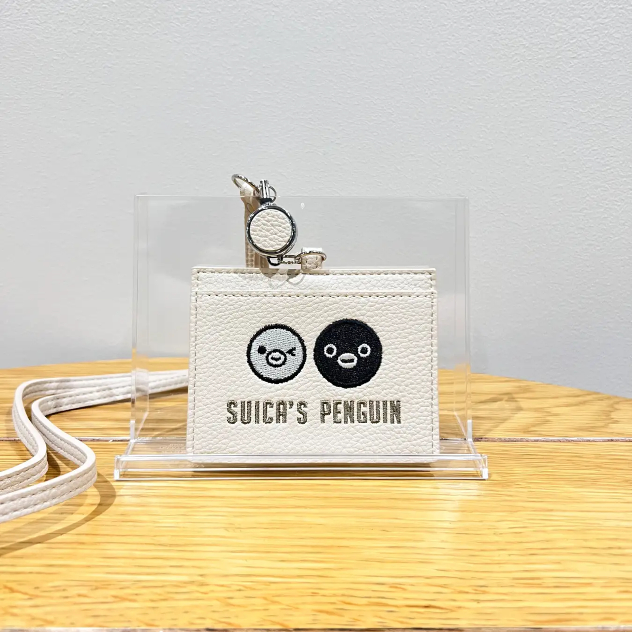 Suicaのペンギン刺繍IDカードホルダー