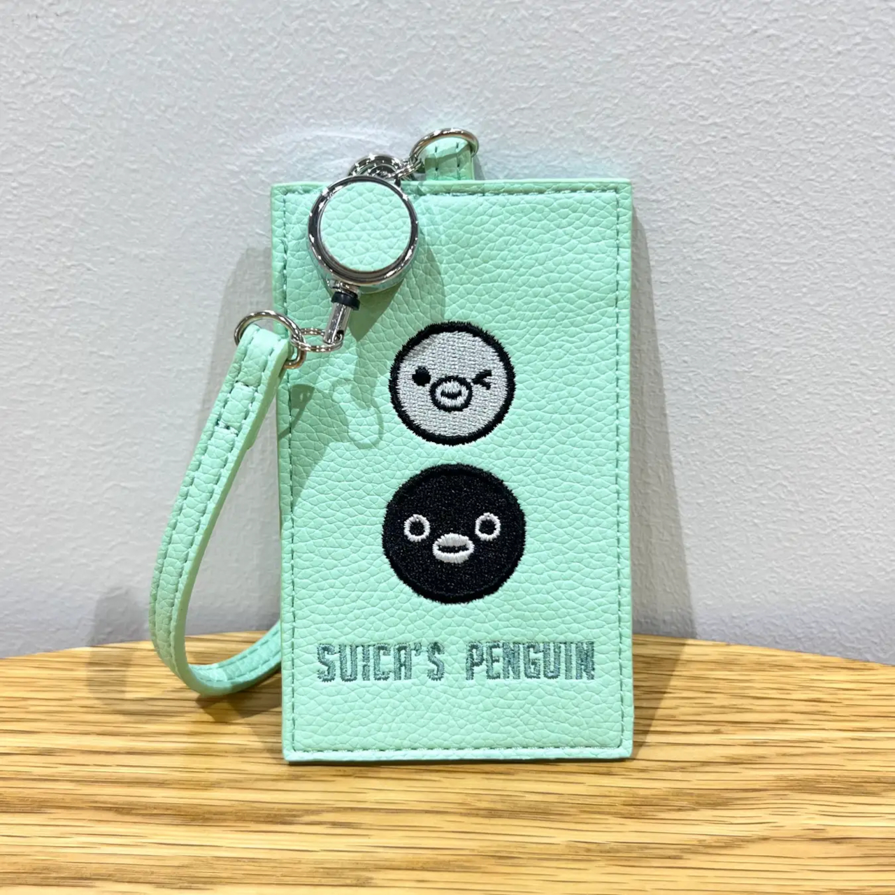 Suicaのペンギン刺繍パスケース