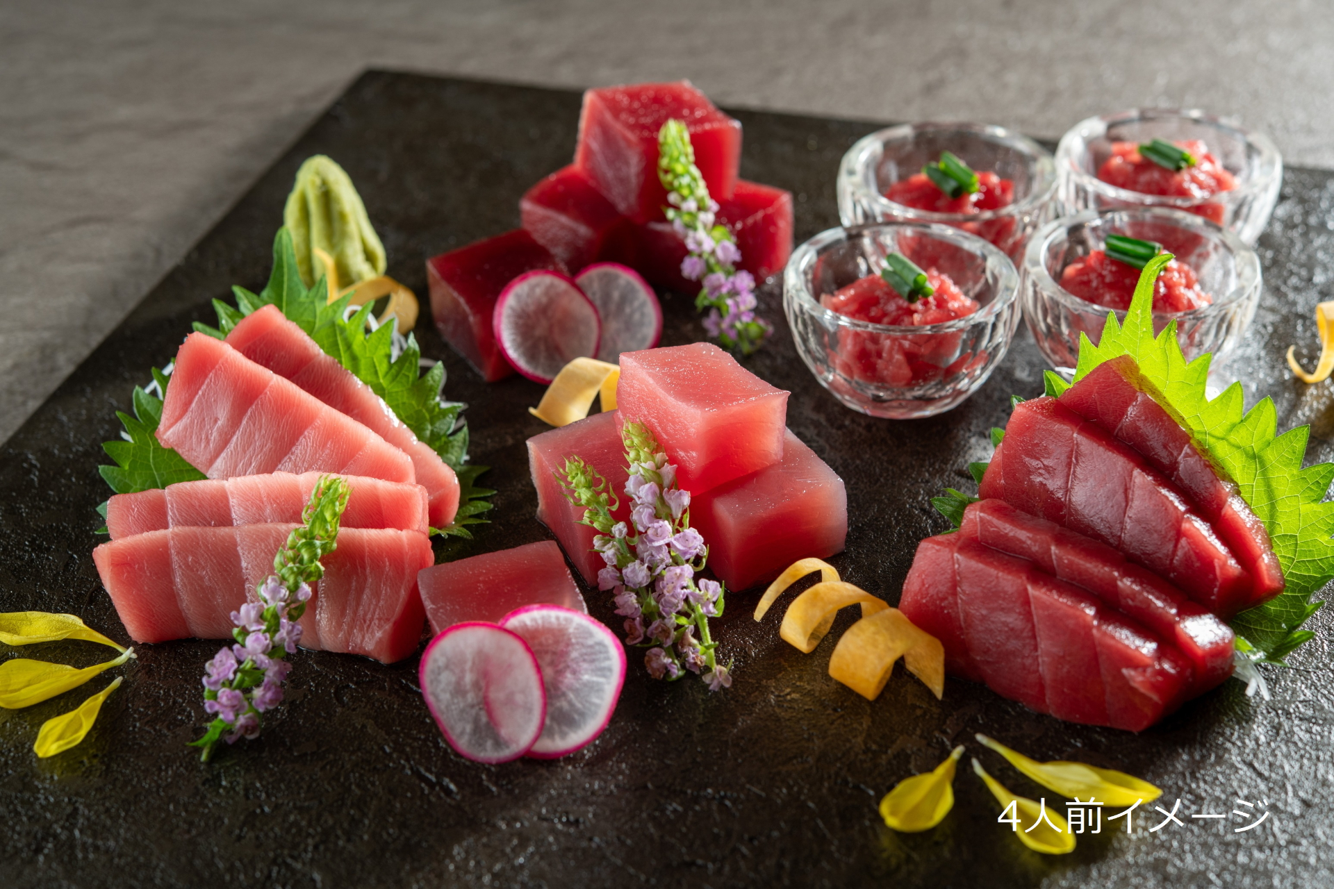 プラス1100円で、お皿に盛られた「マグロ5種盛り」が食べ放題