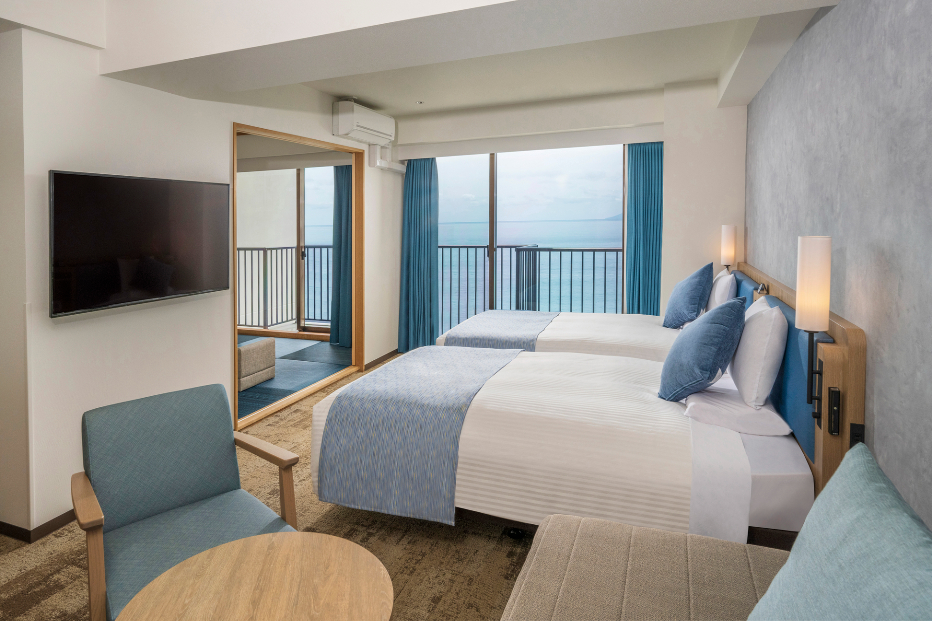 39m<span class="em sup">2</span>以上ある75室すべての客室がオーシャンビュー。水平線まで見渡す