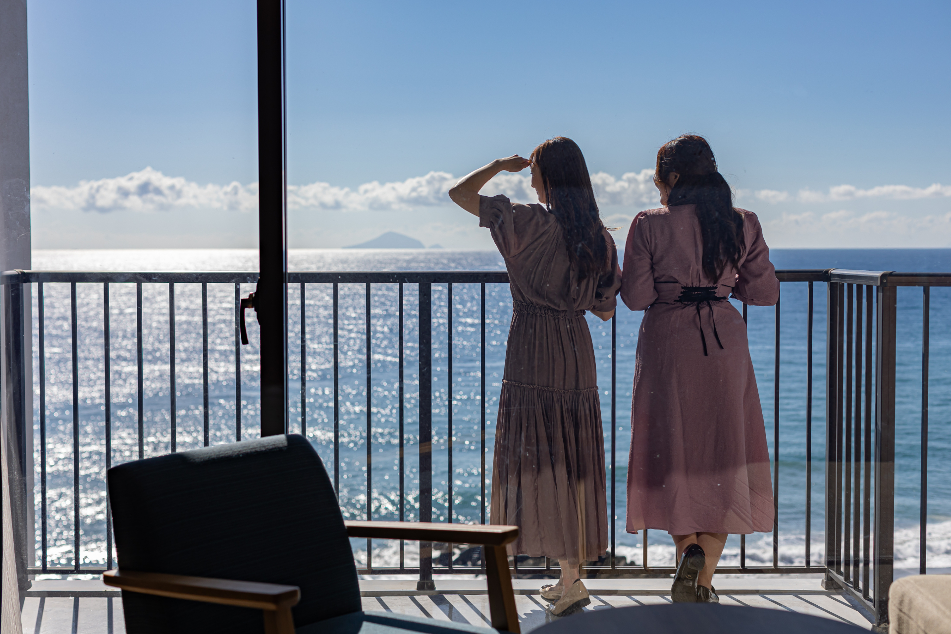 バルコニー付き客室では潮風や波音も間近で感じられる