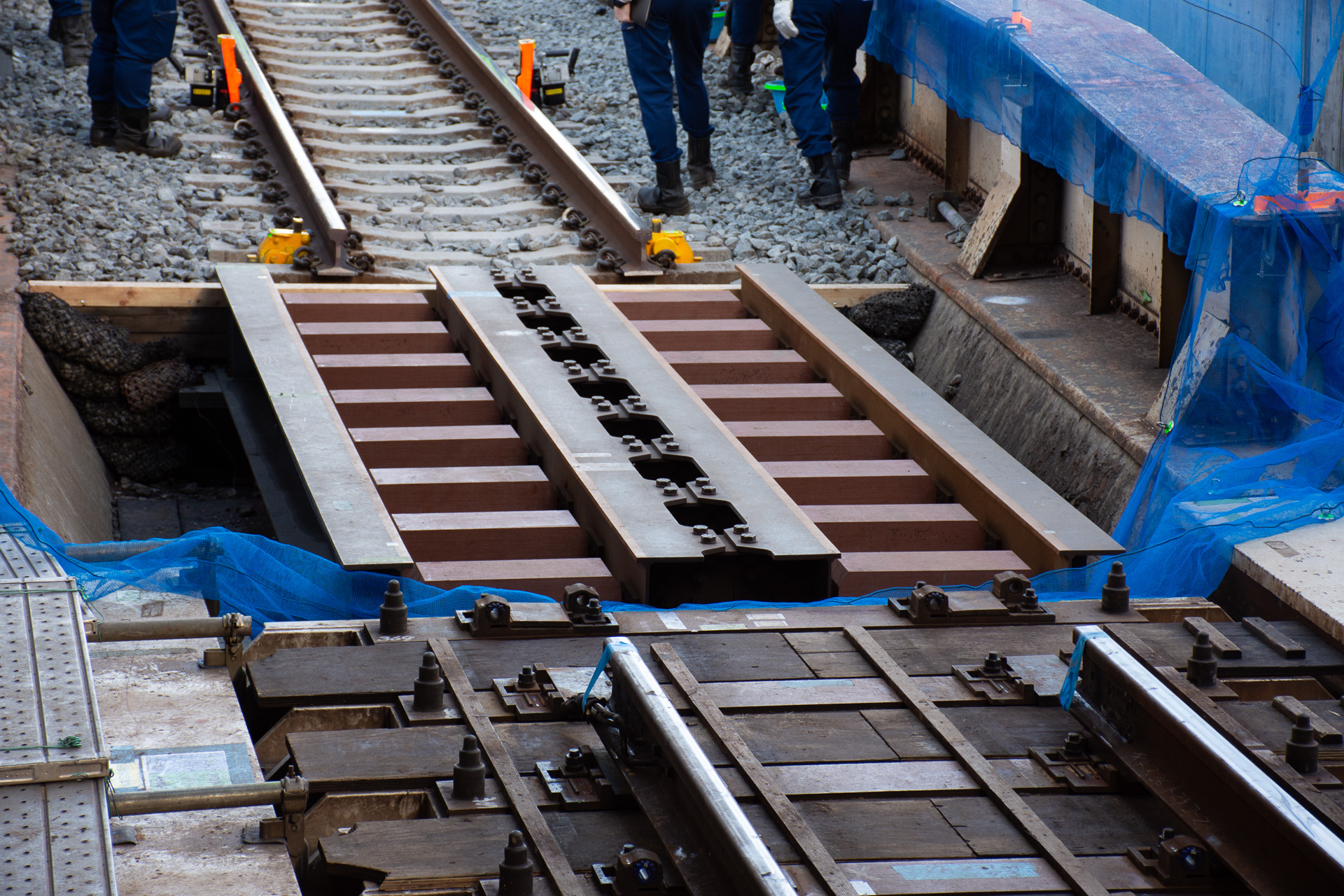ホーム端で線路が途切れているのが分かるだろうか
