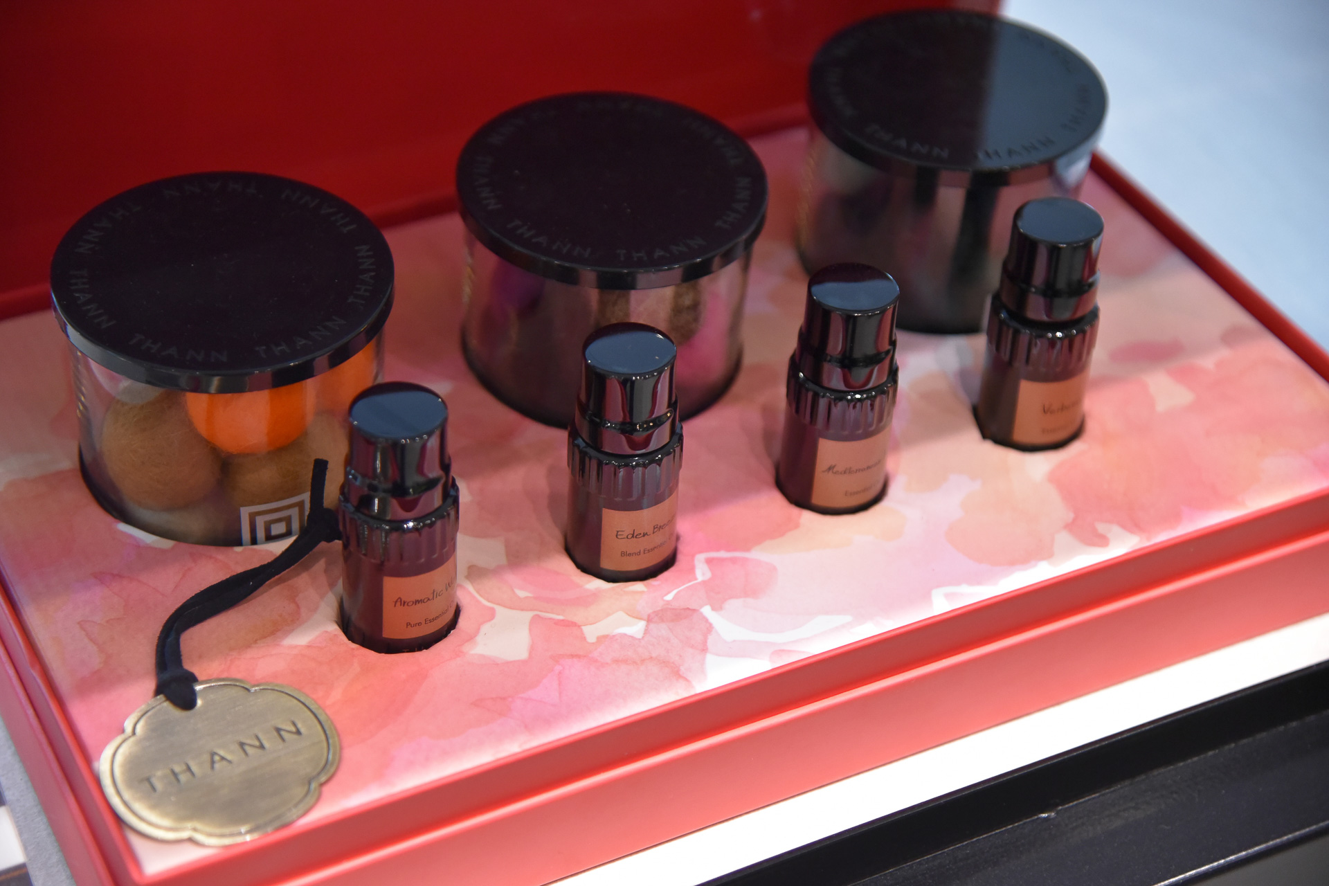 エッセンシャルオイルセットなどを先行発売する