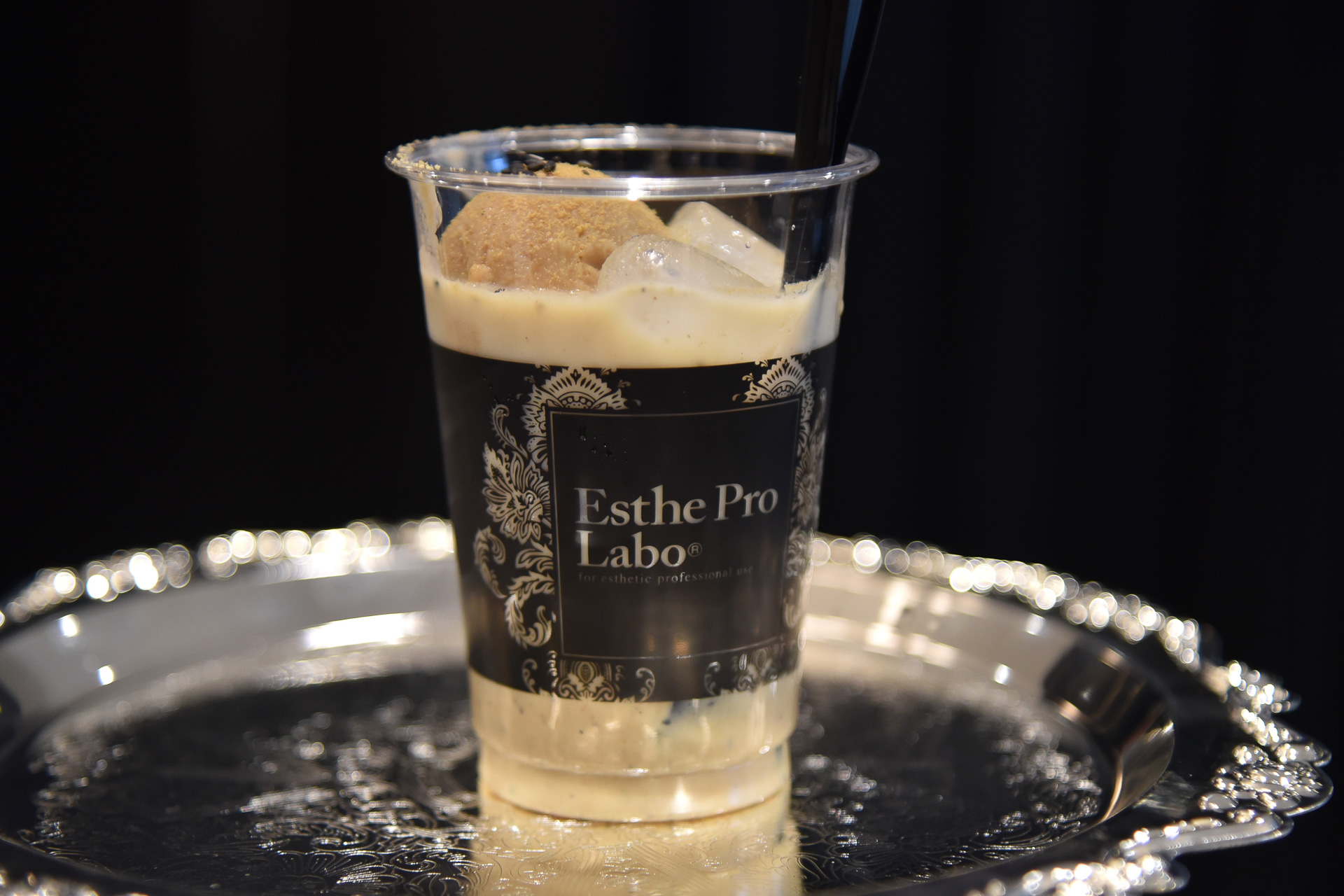 運動後や、ヒルズでの散策のおともに。「プロテインソイラテフロート」