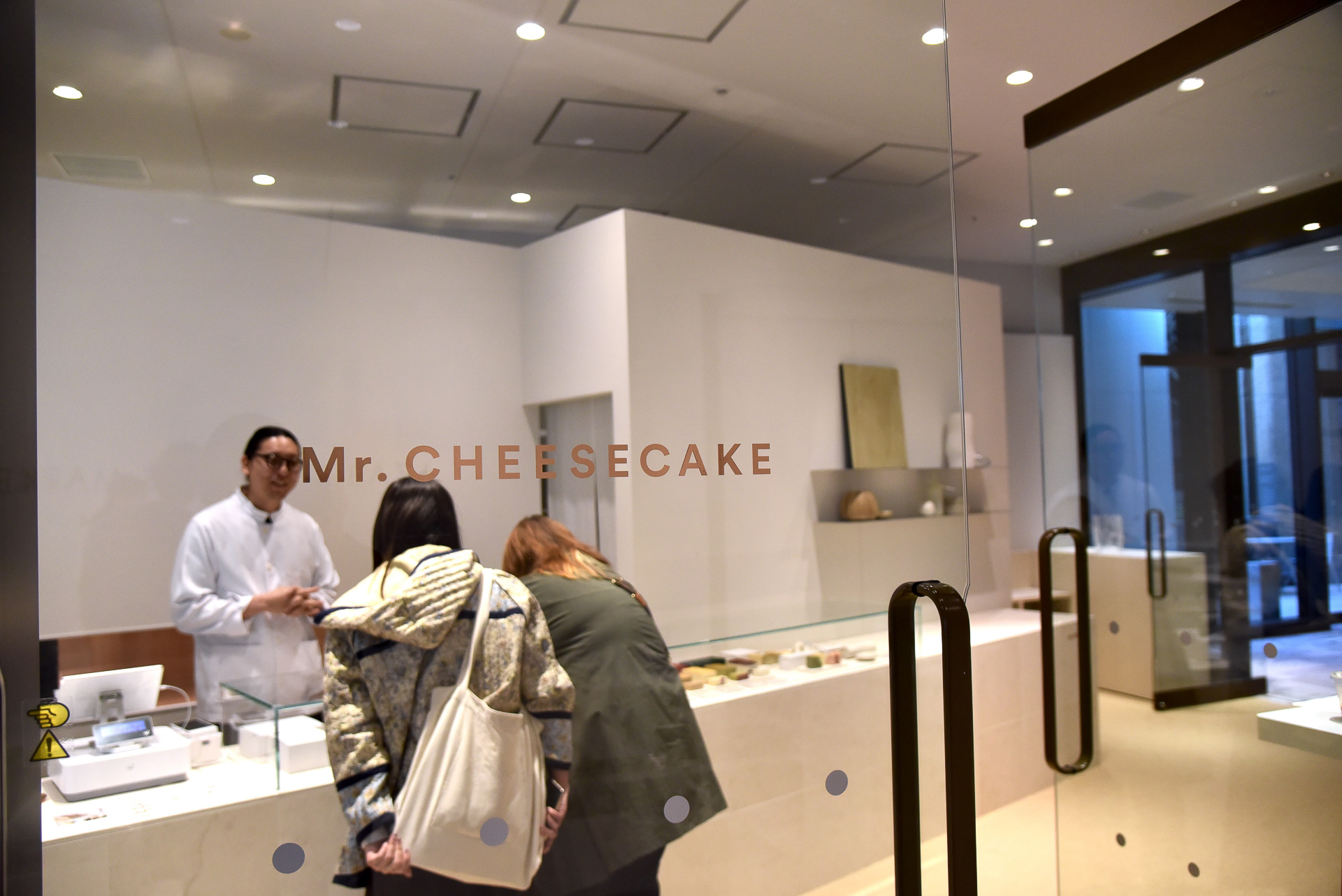 「ミスターチーズケーキ リミテッドストア」