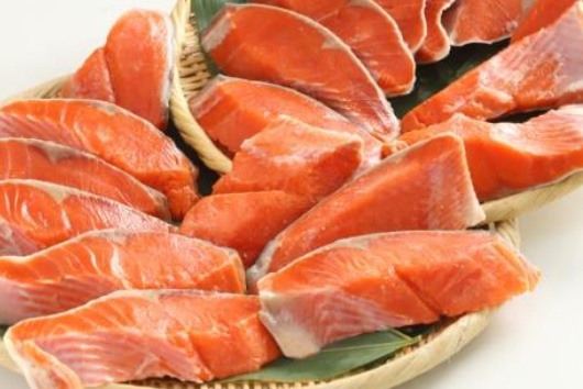 釧路市「甘塩紅鮭1尾 切り身」