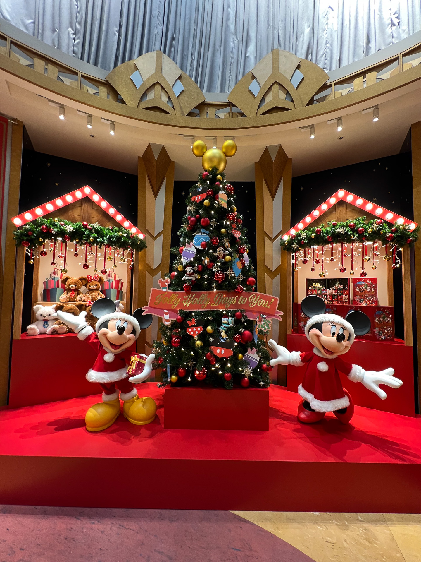 「ディズニーストア ディズニーリゾート店」もクリスマス仕様に