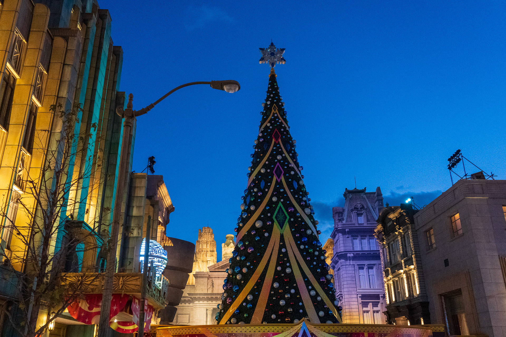 点灯カウントダウンを待つツリー