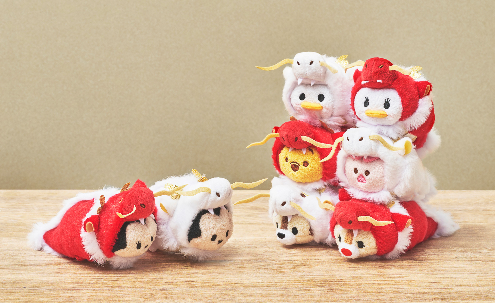 ディズニーストアから干支・辰コス姿の「ツムツム」シリーズが新登場する