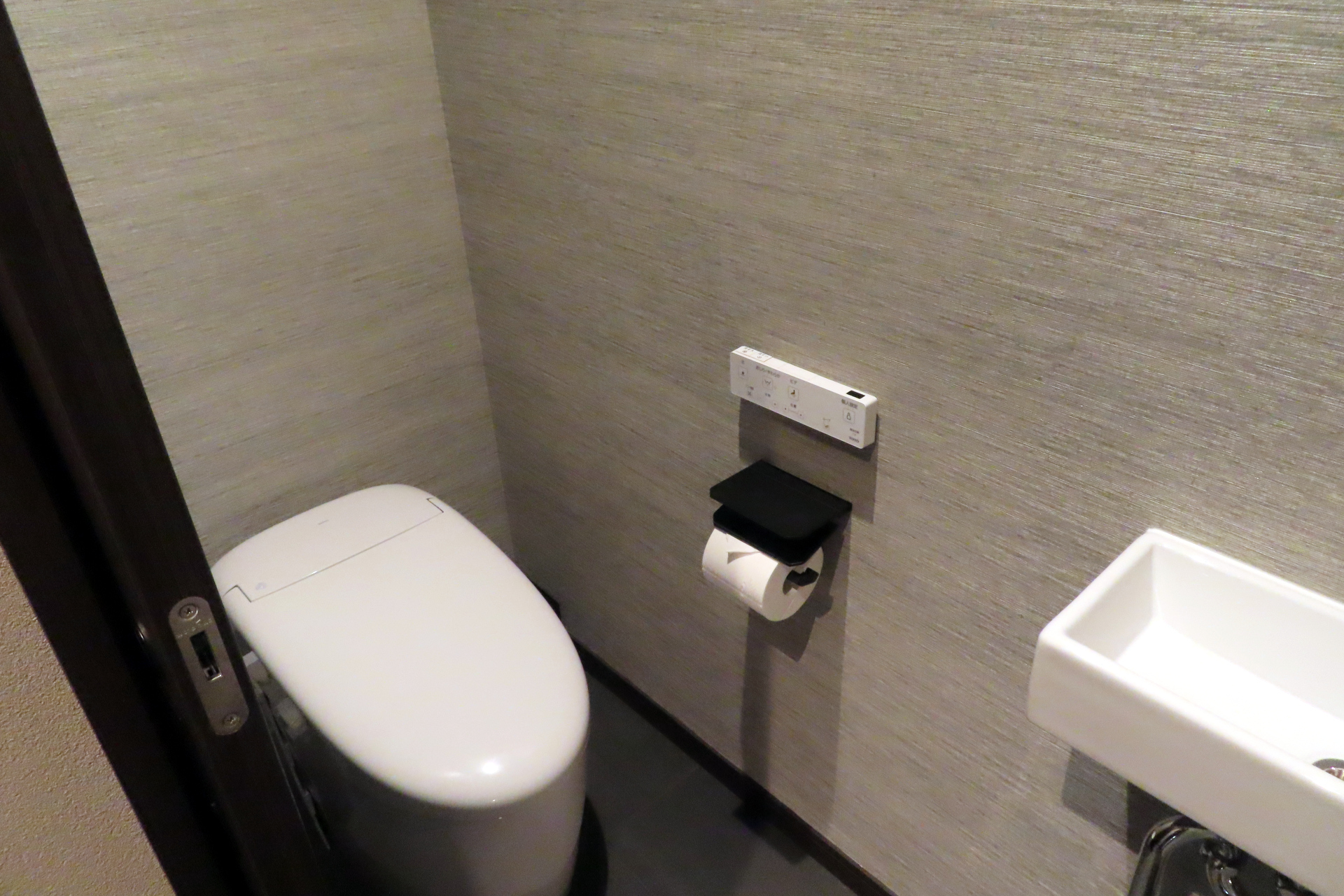 トイレや洗面台は複数用意されているので、複数家族での利用にも向いている