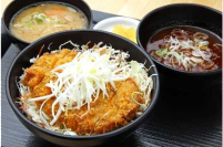 ピり辛あんかけカツ丼（1150円）