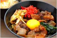 「すじこん」のぼっかけ丼（1100円）