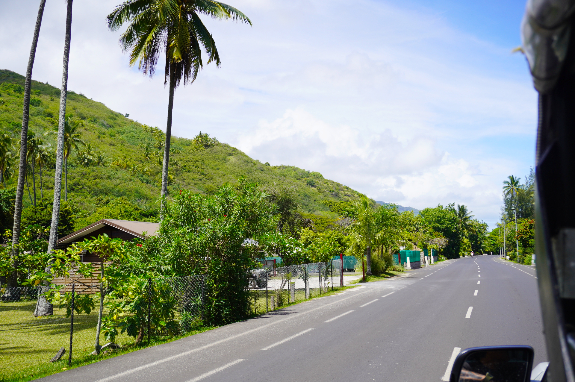4WDに乗ってモーレア島サファリツアーへ