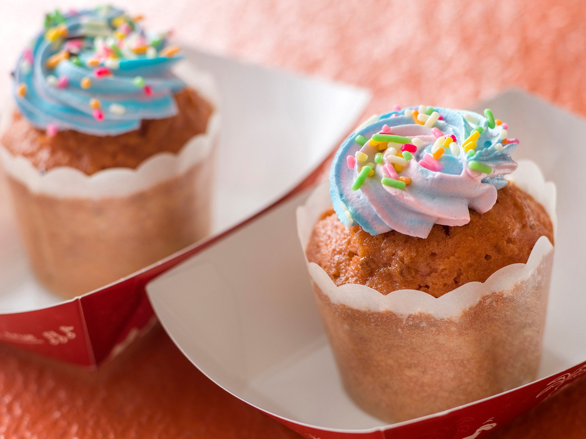 「ストロベリーマフィン」は、マーブルカラーのホイップがポイント！