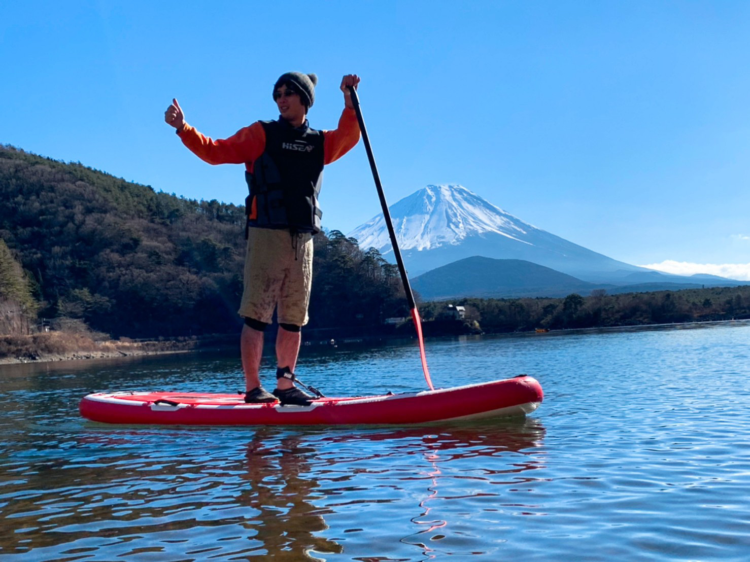SUPやカヤックのレンタルも行なっている