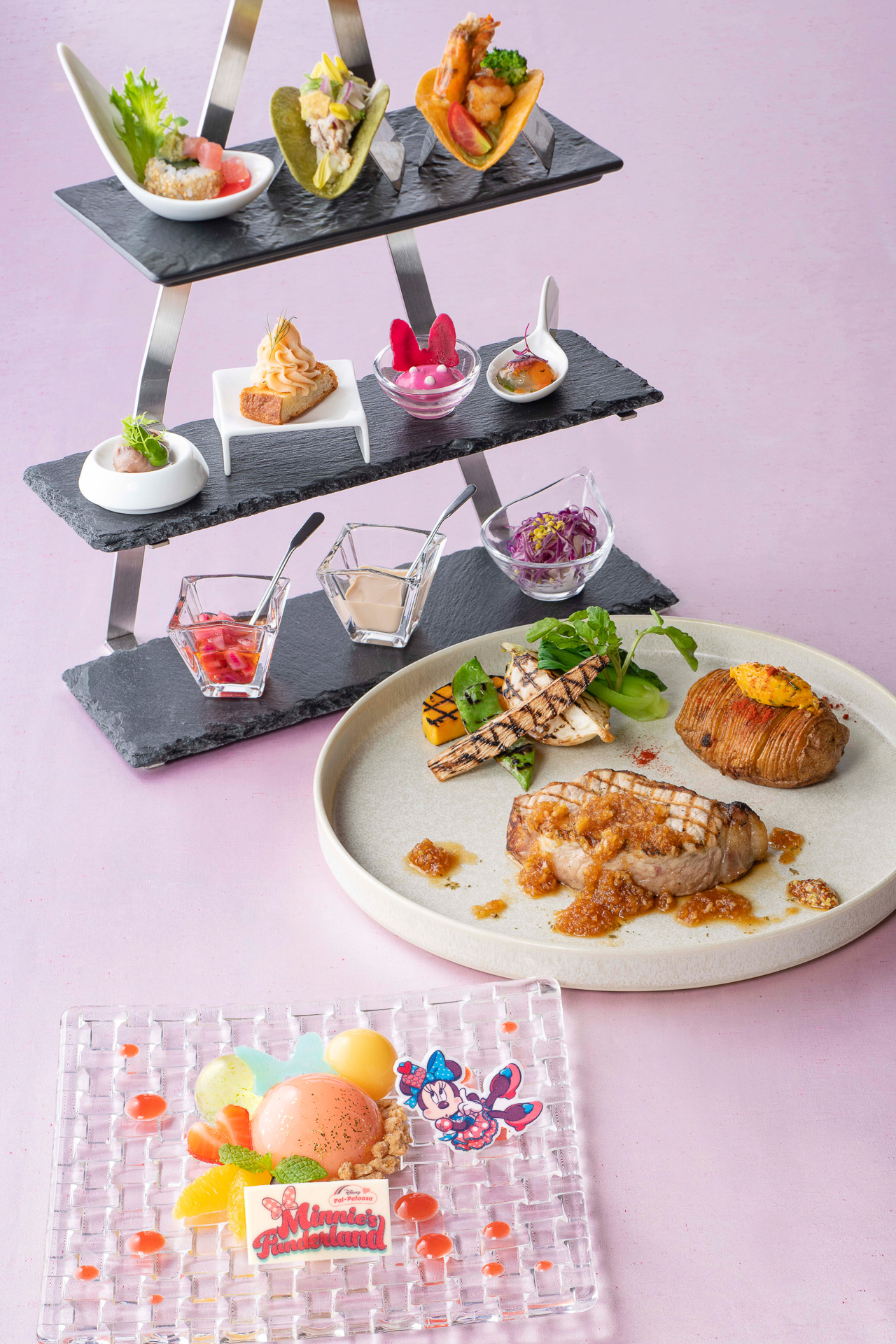 「エンパイア・グリル」の「ディズニー・パルパルーザ“ミニーのファンダーランド”エンパイア・グリル・ランチ」（6500円）