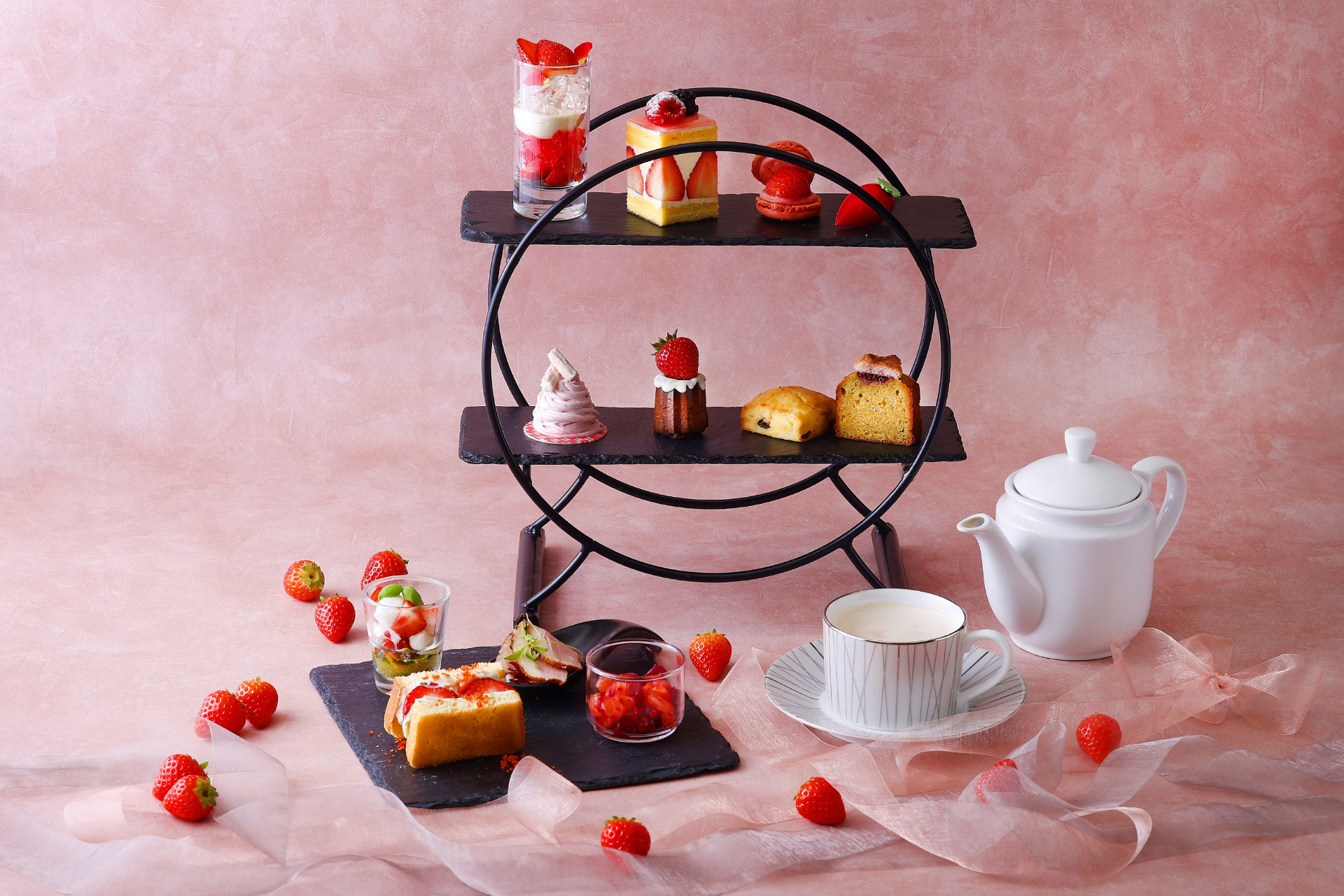 ホテル雅叙園東京、2024年最初のアフタヌーンティーはいちご尽くし