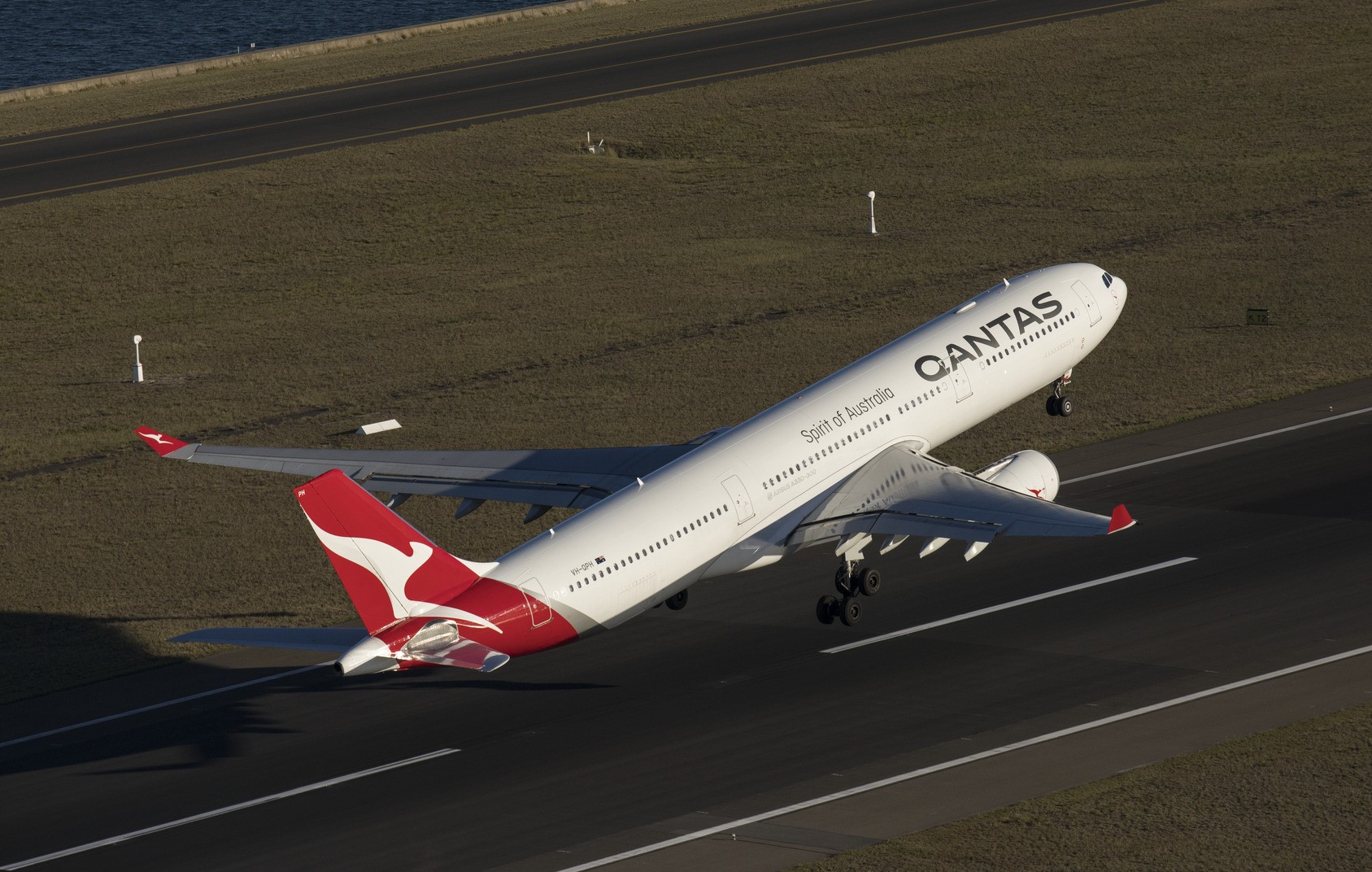 カンタス航空は12月8日～26日にクリスマスセールを開催する