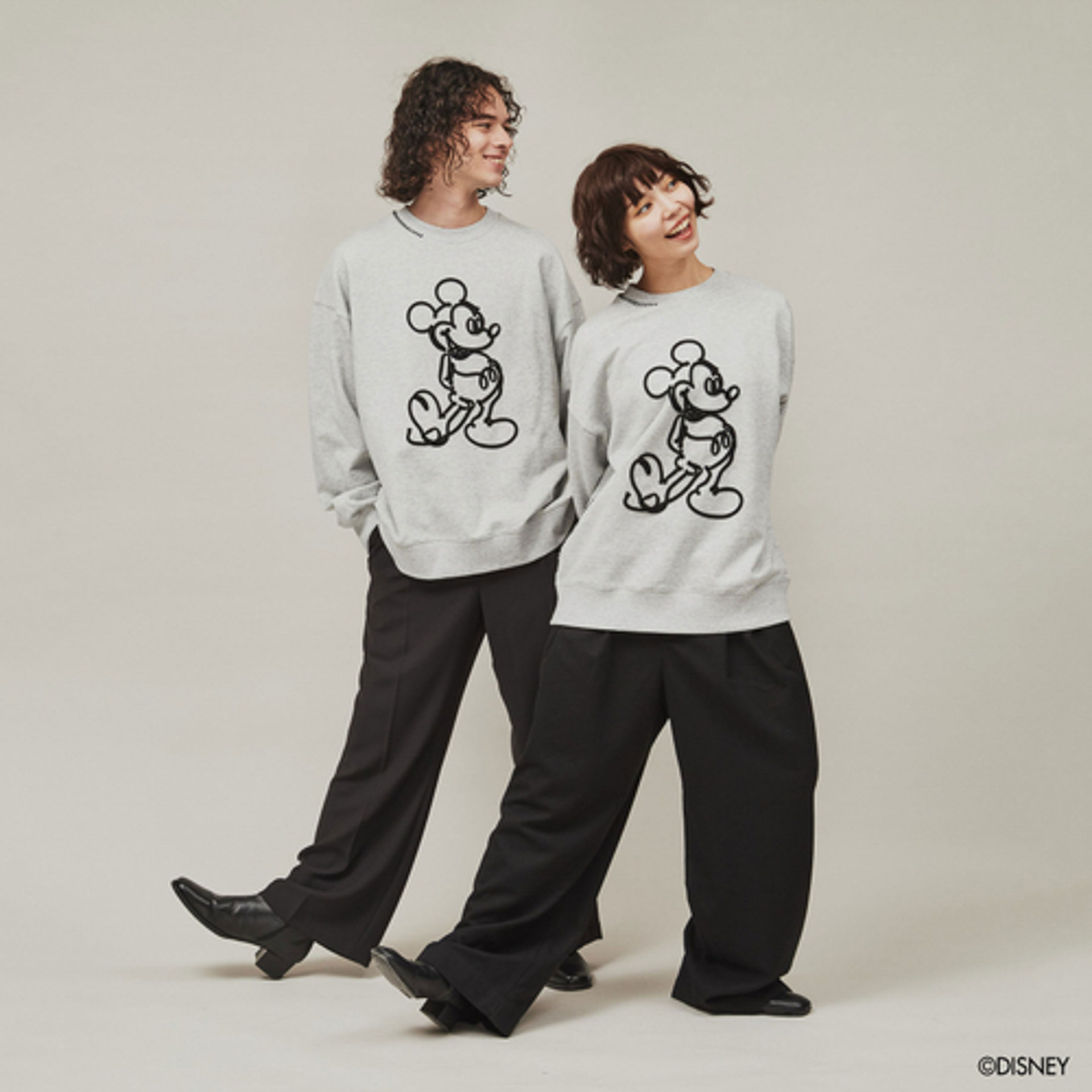 「ミッキーマウスデザイン スウェット」（1万1000円）