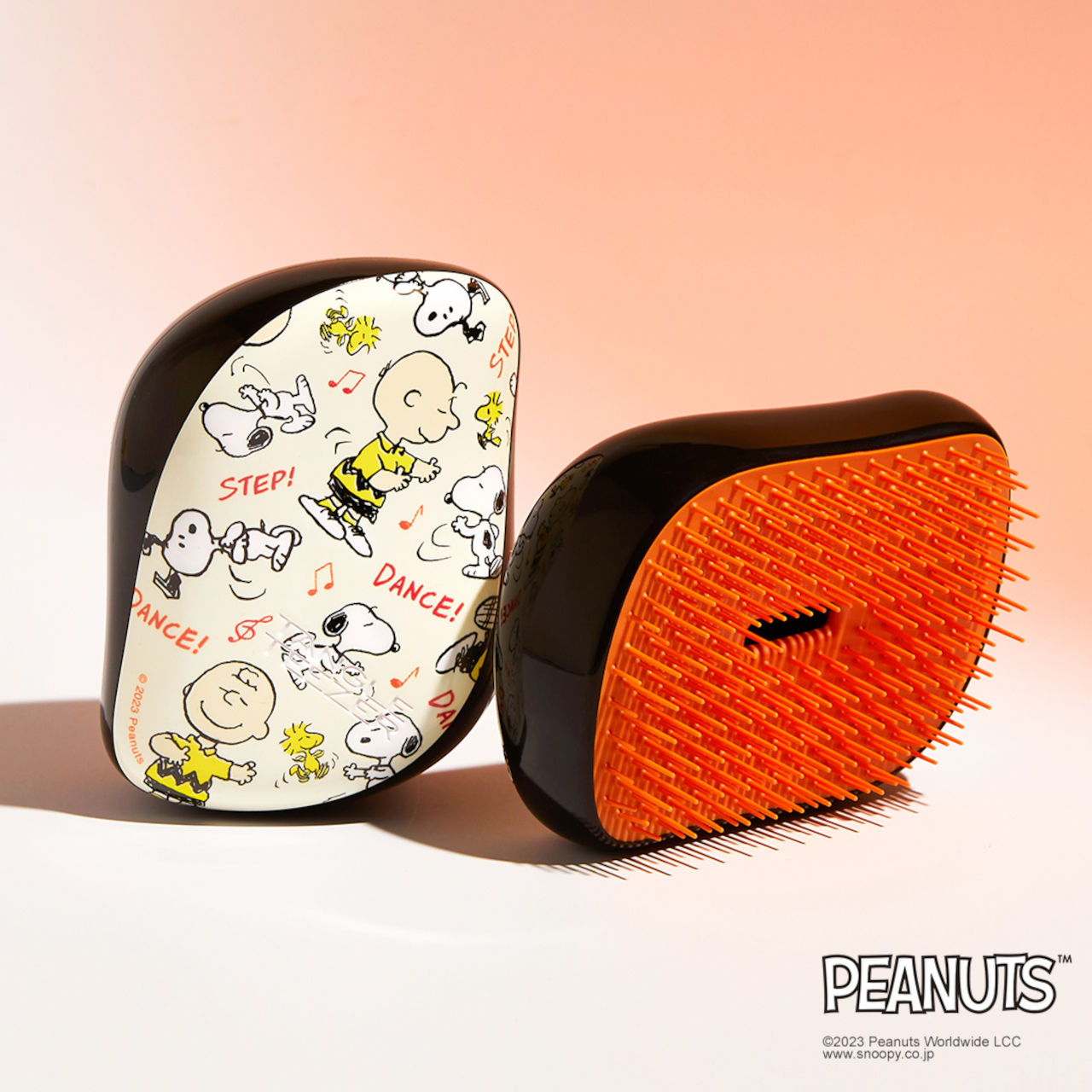 スヌーピーとチャーリー・ブラウンが楽し気に踊る「コンパクトスタイラー スヌーピー／ダンス」