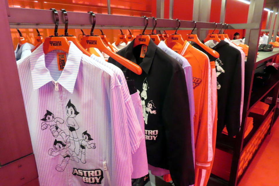 オニツカタイガー×鉄腕アトム、銀座にポップアップストアがオープン 2