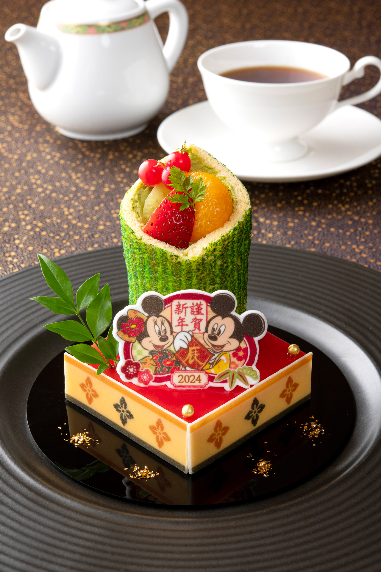 「ハイピリオン・ラウンジ」の「イヤーエンド＆ニューイヤー ケーキセット」（2500円）