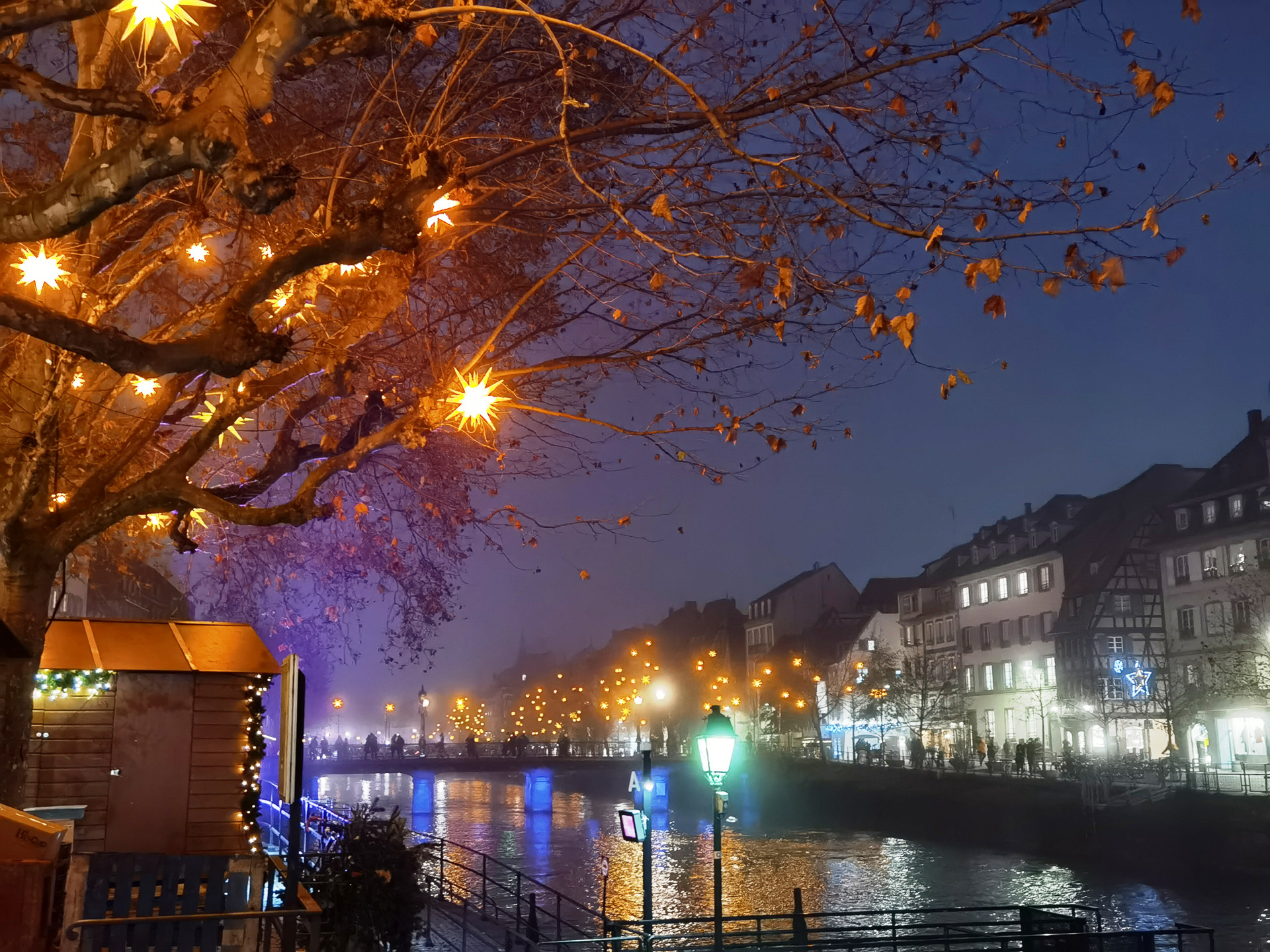 日が暮れると町はまた違う美しさに