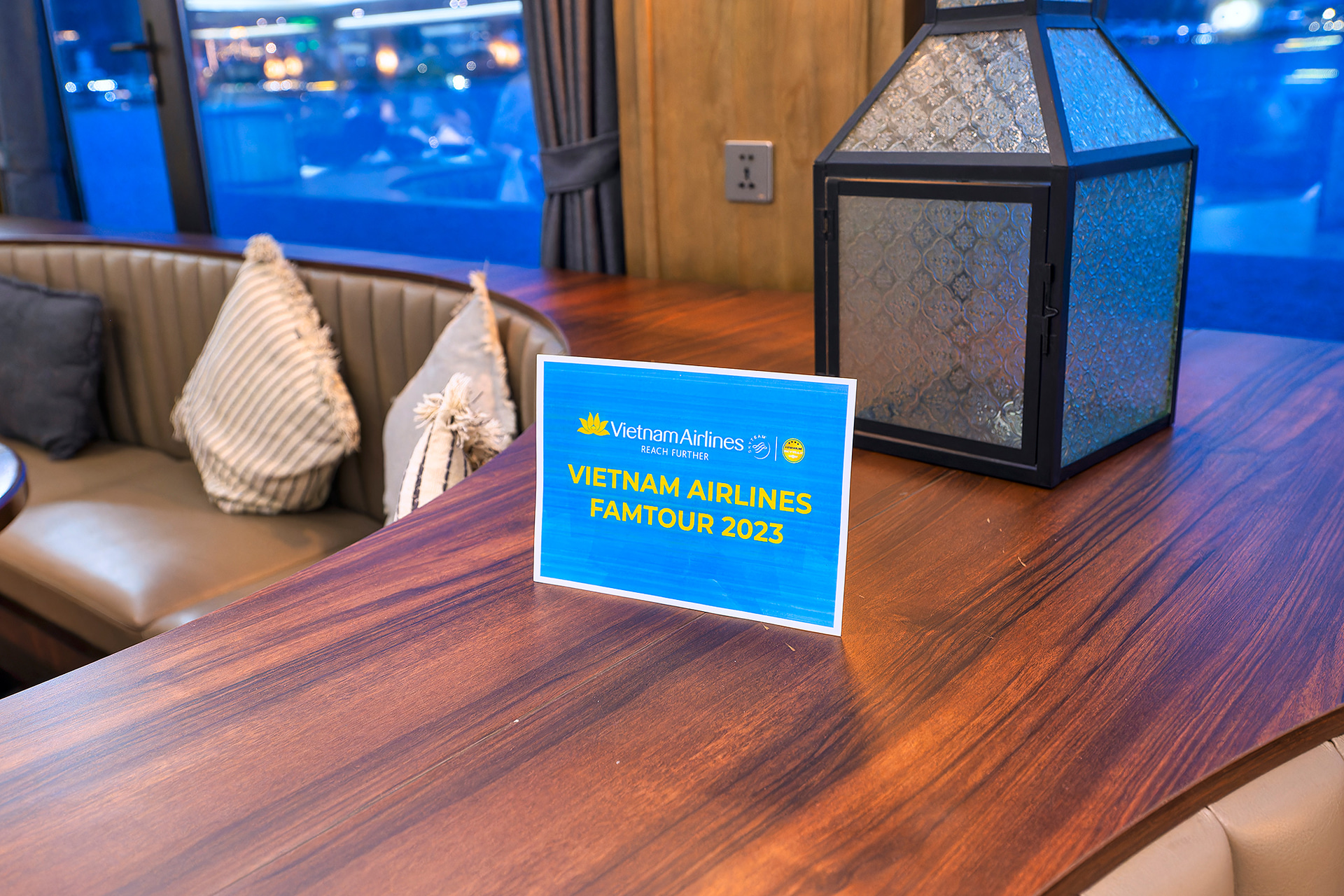 FAMツアー用に用意された席は3階。出港までに時間があるので船内を案内してもらった