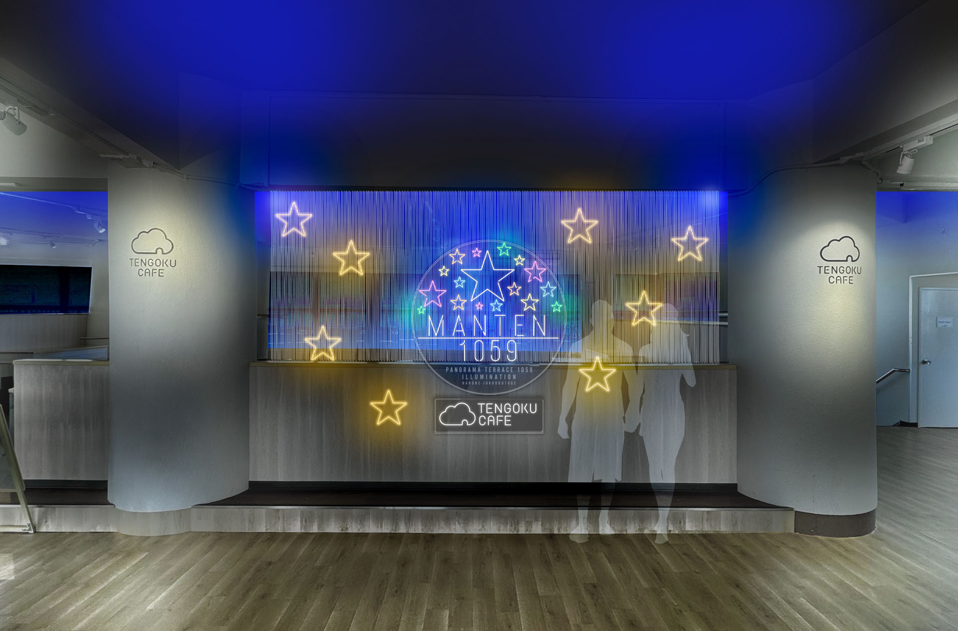 山頂駅舎1階のカフェにはネオンフォトスポット設置