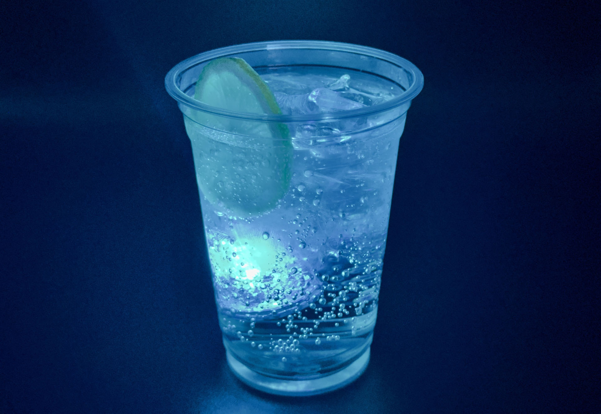 「ノンアルコールイルミネーションドリンク」（各600円）は、モヒート/ジンライム/ピンクグレープフルーツの3種