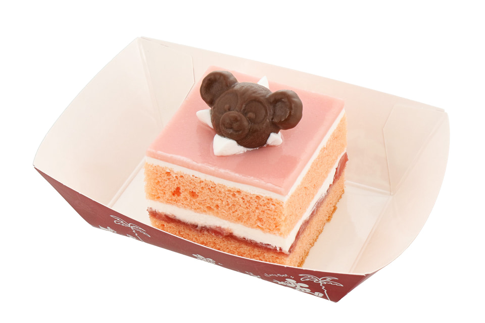 ピンク色ケーキにダッフィーのお顔チョコ。東京ディズニーシー、1月15