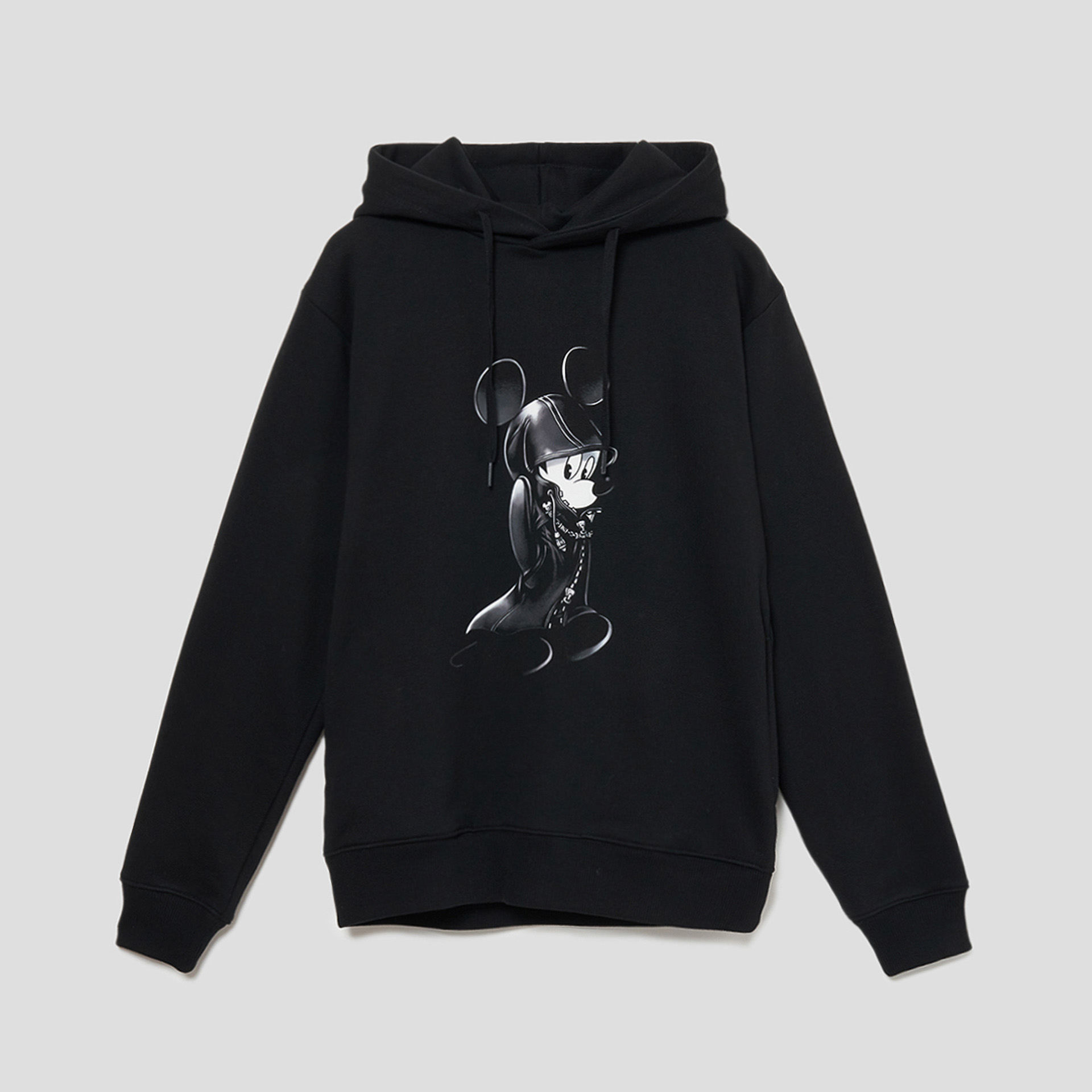 「スウェットパーカー」（7900円）